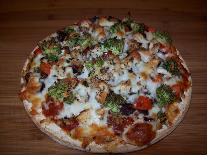 Broccoli, chicken, red pepper and oilve