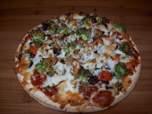 Broccoli, chicken, red pepper and oilve