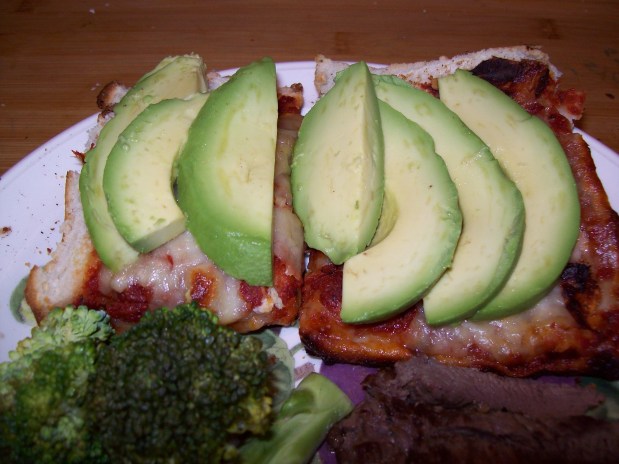 Bread Pizza with Avocado&nbsp;Slices