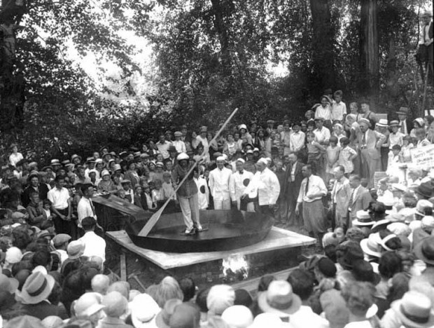 Woman-skating-in-a-skillet-with-slabs-of-bacon-tied-to-her-feet-2-620x468