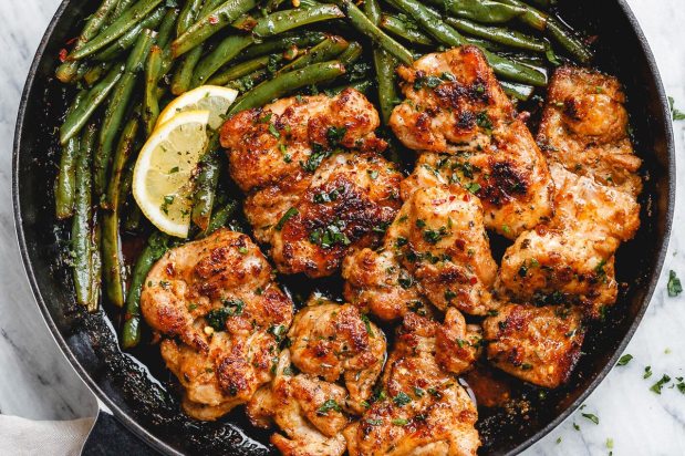 Lemon Garlic Butter Chicken Thighs and Green Beans&nbsp;Skillet