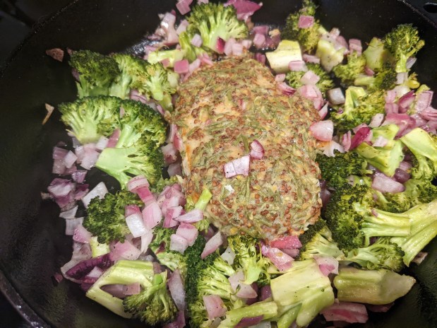 EatingWell – Skillet Chicken Breast & Broccoli with Mustard-Rosemary Pan&nbsp;Sauce