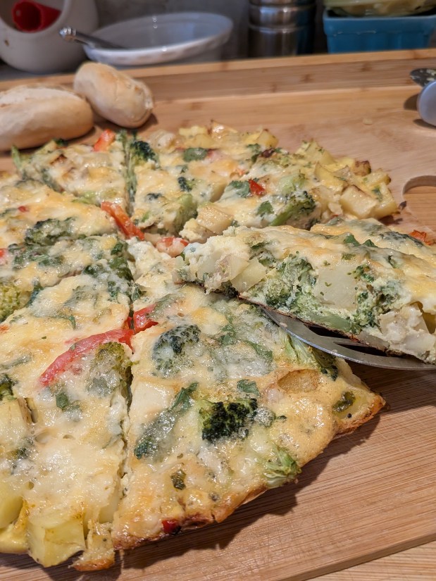 Potato, pepper & broccoli&nbsp;frittata